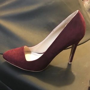Burgundy / maroon pumps